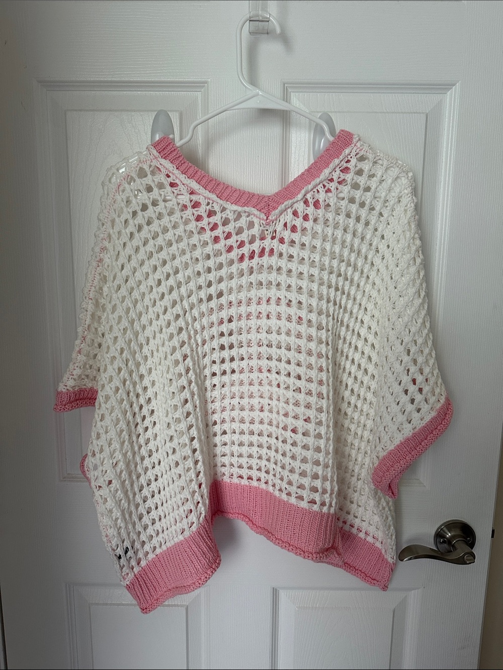 POL White Open-Knit Poncho Top with Pink Trim and Peace Motif - Picture 2 of 5